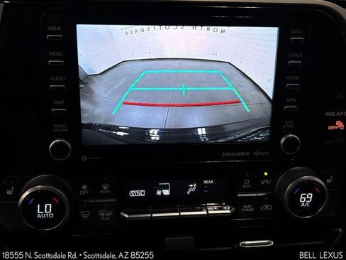 Used 2020 Toyota Highlander XLE FWD image 17