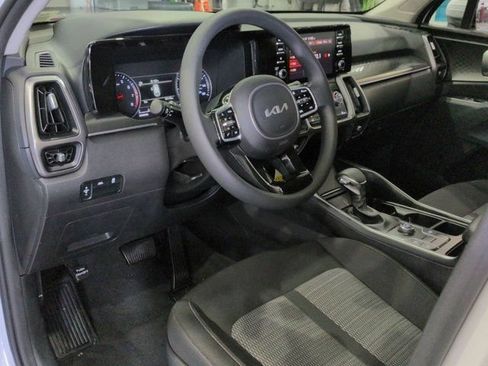 Used 2022 Kia Sorento LX FWD image 9