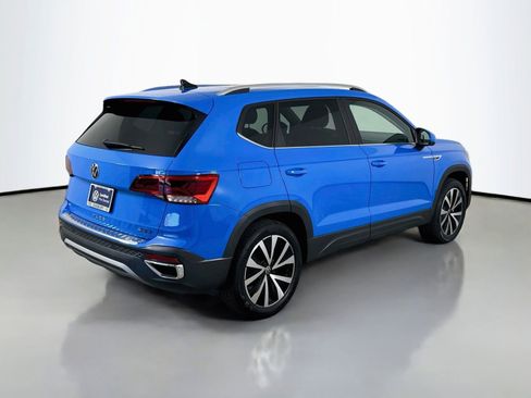 Certified 2023 Volkswagen Taos SE w/ Panoramic Sunroof Package AWD/4WD image 9