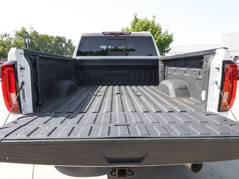 Used 2022 GMC Sierra 2500 AT4 w/ AT4 Premium Plus Package AWD/4WD image 5
