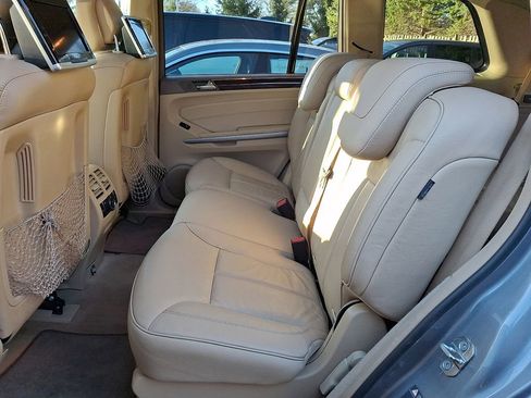 Used 2011 Mercedes-Benz GL 550 4MATIC image 7