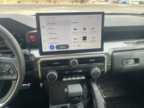 Used 2025 Toyota Tacoma TRD Sport AWD/4WD image 24