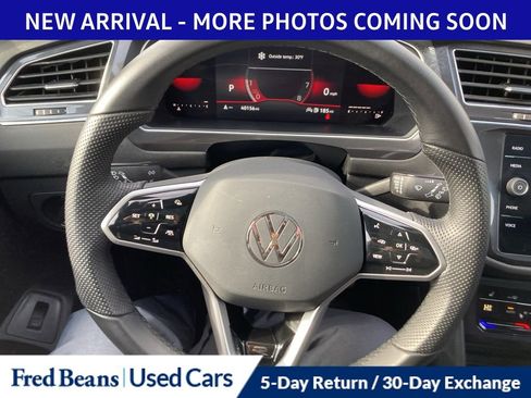 Used 2022 Volkswagen Tiguan SE R-Line image 11
