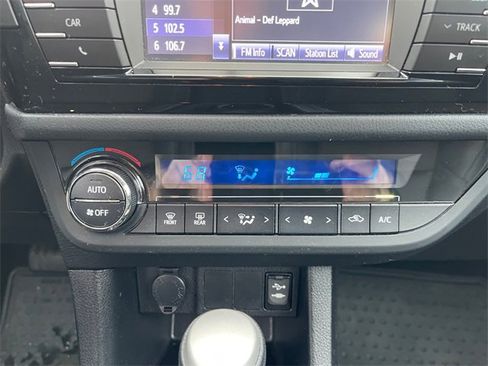 Used 2014 Toyota Corolla S image 25