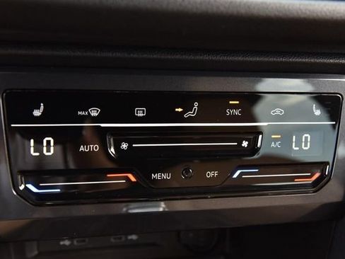 Certified 2023 Volkswagen Tiguan SE FWD image 14