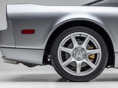 Used 2004 Acura NSX T image 10