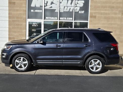 Used 2017 Ford Explorer XLT w/ Equipment Group 202A AWD/4WD image 3