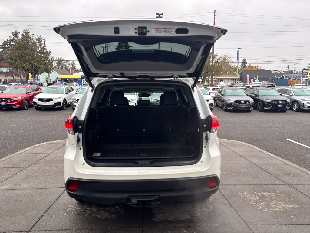 Used 2017 Toyota Highlander XLE AWD/4WD image 9
