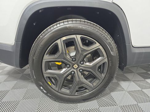 Used 2025 Rivian R1T Premium AWD/4WD image 11