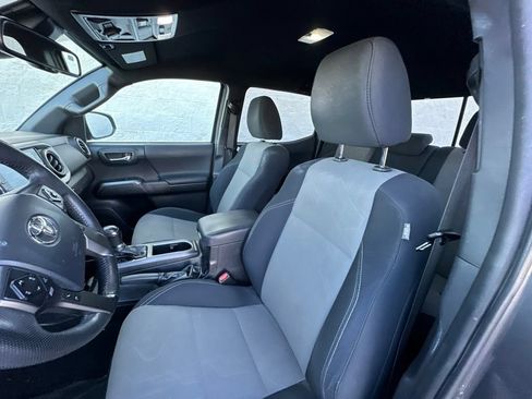 Used 2020 Toyota Tacoma TRD Off-Road w/ Technology Package AWD/4WD image 10
