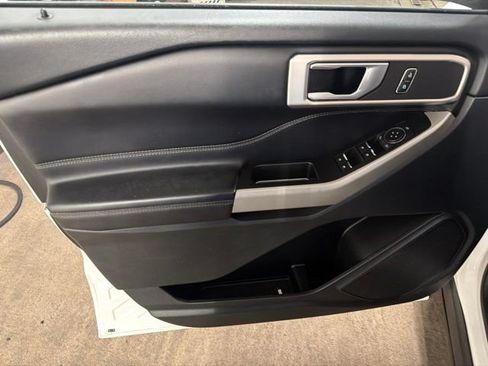 Used 2021 Ford Explorer XLT w/ Equipment Group 202A AWD/4WD image 11