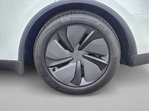Used 2026 Tesla Model Y AWD image 21