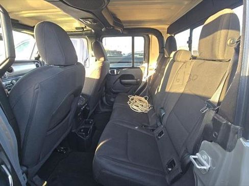 Used 2023 Jeep Gladiator Sport AWD/4WD image 17