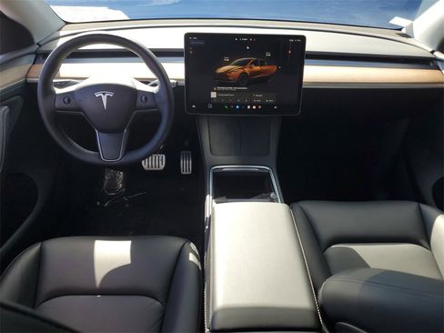 Used 2024 Tesla Model Y Performance image 14