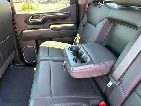 Used 2022 Chevrolet Silverado 1500 LTZ w/ Z71 Off-Road Package AWD/4WD image 17