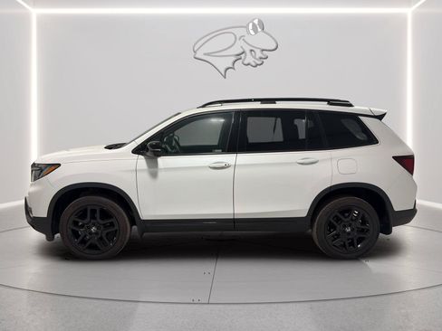Used 2024 Honda Passport Black Edition image 2