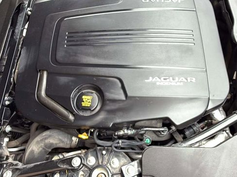 Used 2019 Jaguar F-TYPE Coupe image 31