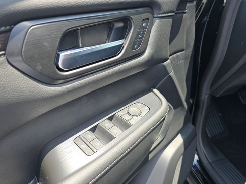 New 2025 Nissan Armada SL w/ Captain's Chari Seat Package image 33