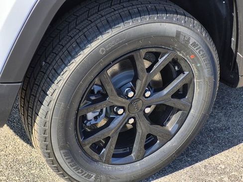 New 2026 Jeep Grand Cherokee Altitude AWD/4WD image 7