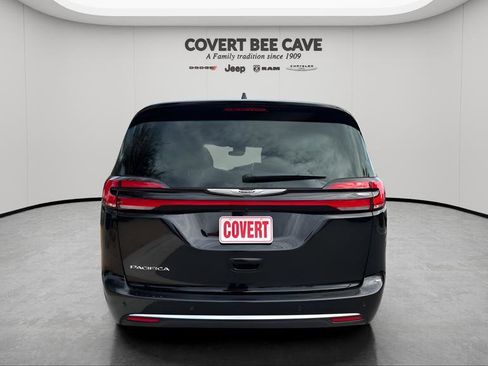 New 2026 Chrysler Pacifica Pinnacle image 8