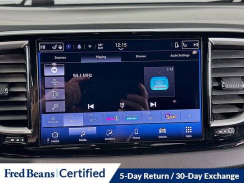 Used 2025 Chrysler Pacifica Select image 24