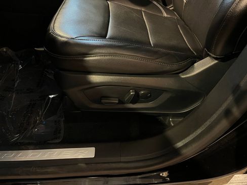 Used 2023 Ford Explorer Limited image 23