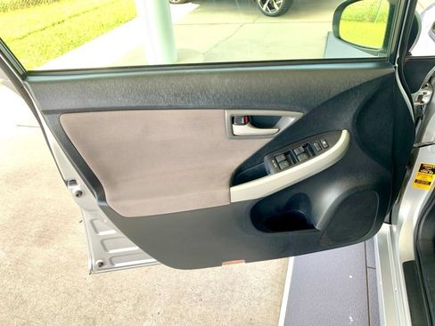 Used 2014 Toyota Prius Two FWD image 11