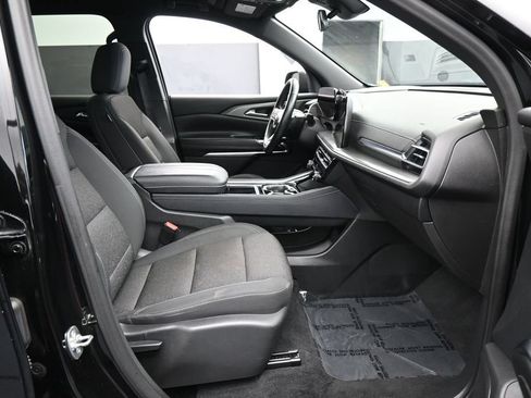 Used 2024 Chevrolet Traverse LT FWD image 47