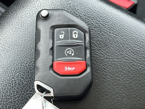 Used 2022 Jeep Gladiator Rubicon w/ Cold Weather Group AWD/4WD image 25