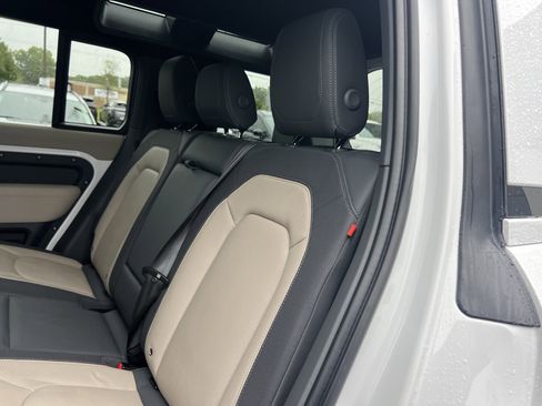 Certified 2023 Land Rover Defender 110 X-Dynamic SE AWD/4WD image 29