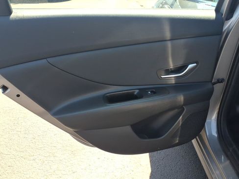 Certified 2023 Hyundai Elantra Limited FWD image 18