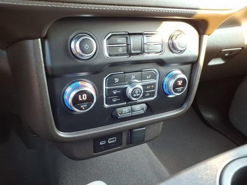Used 2022 GMC Yukon XL SLE w/ Gmc Pro Safety Plus Package AWD/4WD image 33