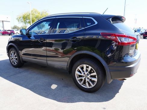 Used 2020 Nissan Rogue Sport SV w/ Technology Package image 4