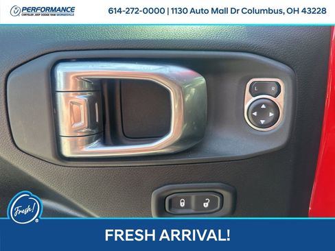 Used 2024 Jeep Gladiator Mojave w/ Technology Group AWD/4WD image 13