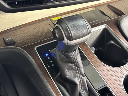 Used 2022 Toyota Sienna XLE image 25