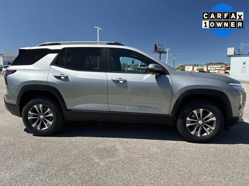 Used 2025 Chevrolet Equinox LT w/ Convenience Package II image 2