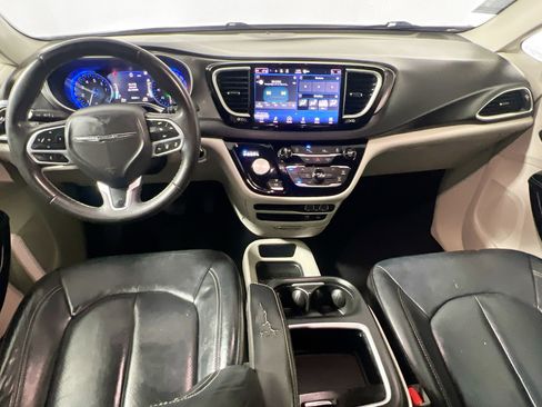Used 2022 Chrysler Pacifica Touring-L FWD image 28