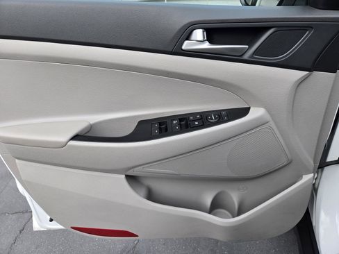 Used 2020 Hyundai Tucson SE image 18