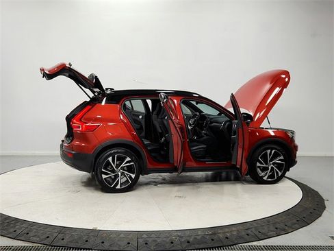 Used 2021 Volvo XC40 T5 R-Design w/ Protection Package image 16