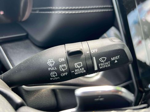 Used 2023 Jeep Grand Cherokee Laredo AWD/4WD image 17