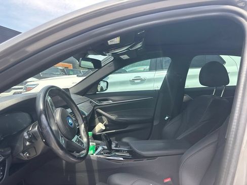 Used 2022 BMW 530e w/ Premium Package RWD image 2