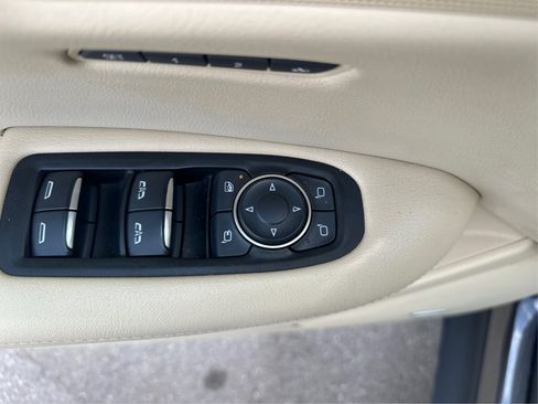 Used 2017 Cadillac XT5 Luxury AWD/4WD image 12