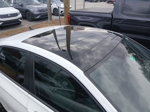 Used 2020 Volkswagen Jetta R-Line image 4