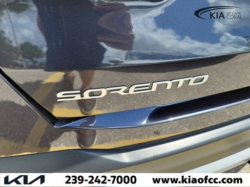 Used 2025 Kia Sorento LX FWD image 8