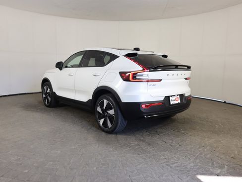 Used 2024 Volvo C40 Recharge Core image 5