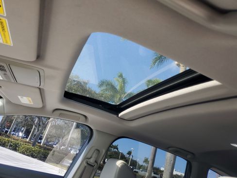 Used 2017 Honda CR-V Touring image 22