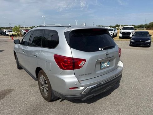Used 2019 Nissan Pathfinder SV FWD image 4