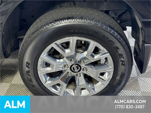 Used 2021 Nissan Titan SL w/ Moonroof Package image 22