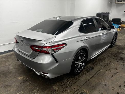 Used 2019 Toyota Camry SE image 5