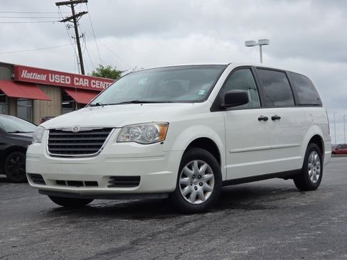 Used 2008 Chrysler Town & Country LX FWD image 2
